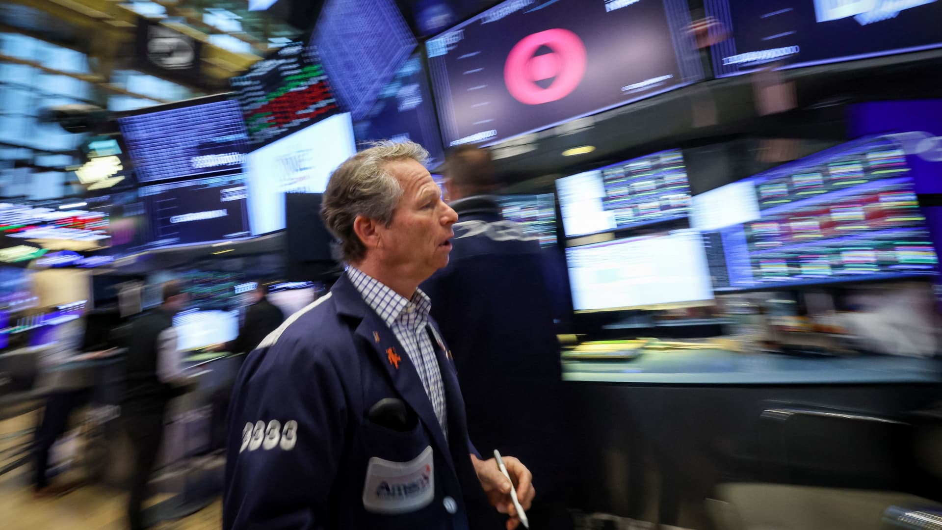 Time for traders to fade this group of stocks that's been on a tear, says Carter Worth