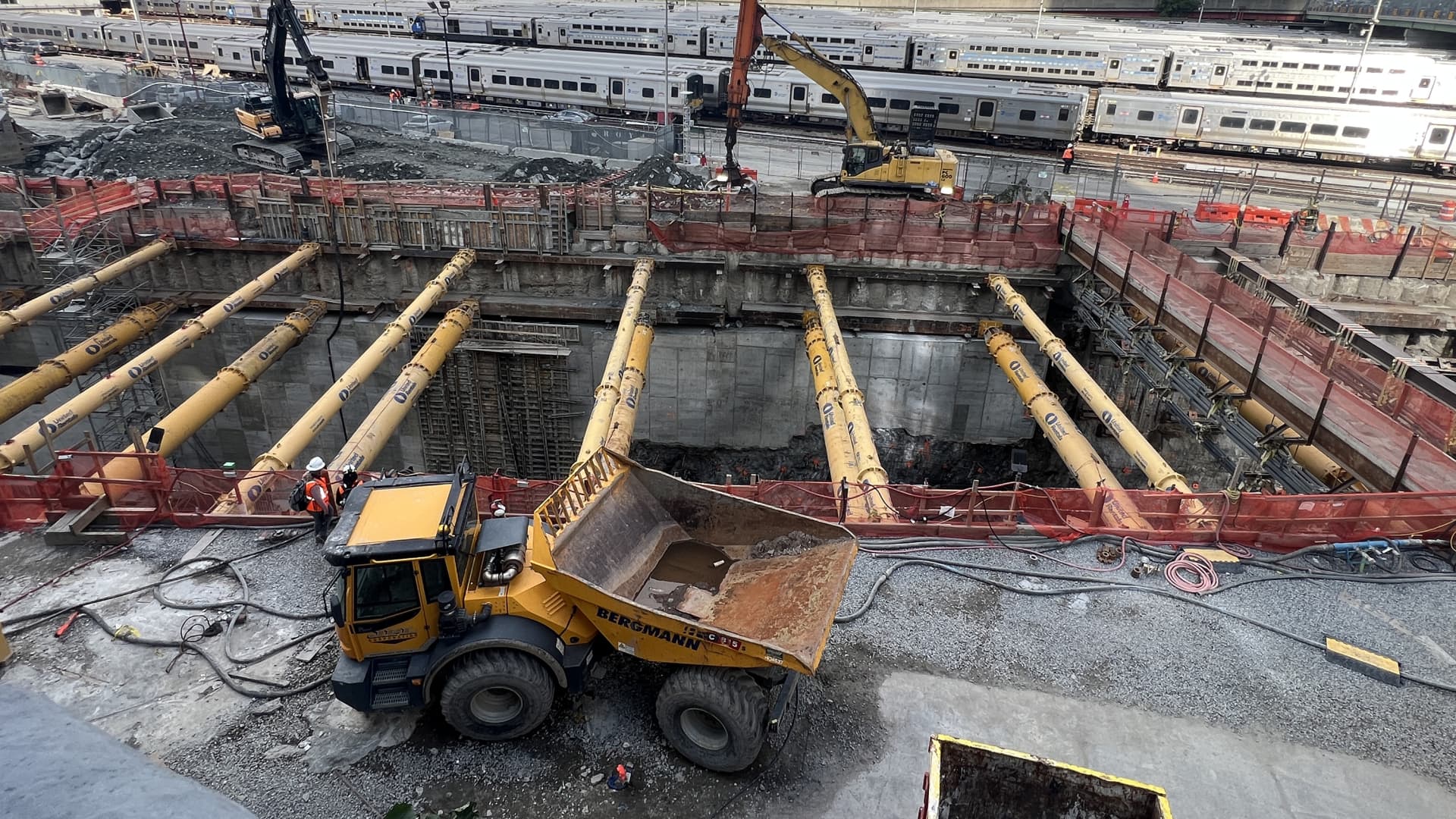 U.S. judge unfreezes funding for $16 billion New York City tunnel project