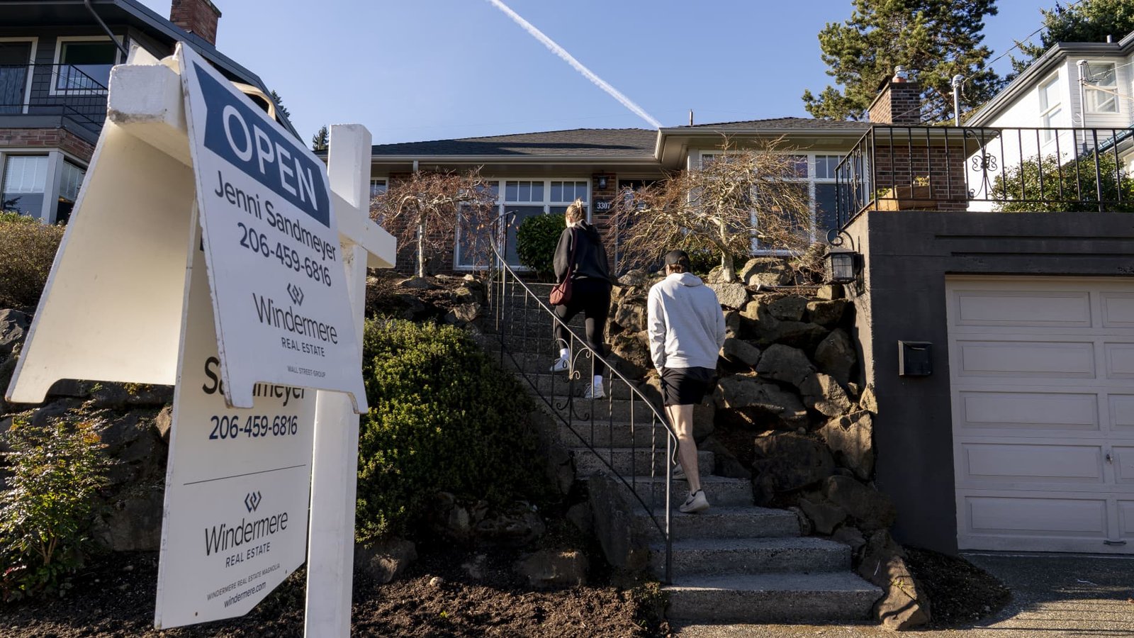 January homes sales tank more than 8%, as Realtors say potential buyers are 'struggling'