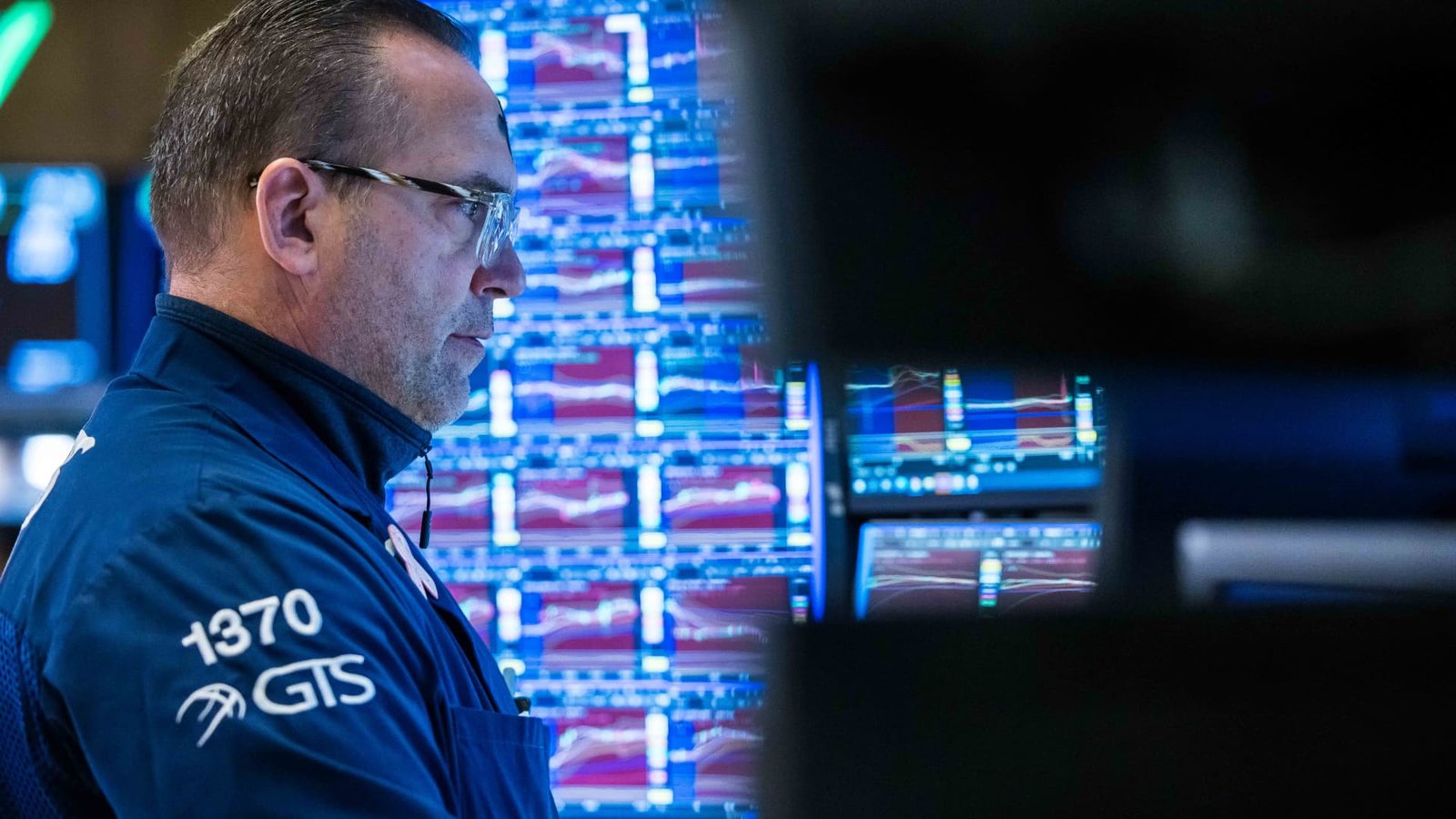 Stock futures are little changed after major averages post gains; Walmart earnings loom: Live updates
