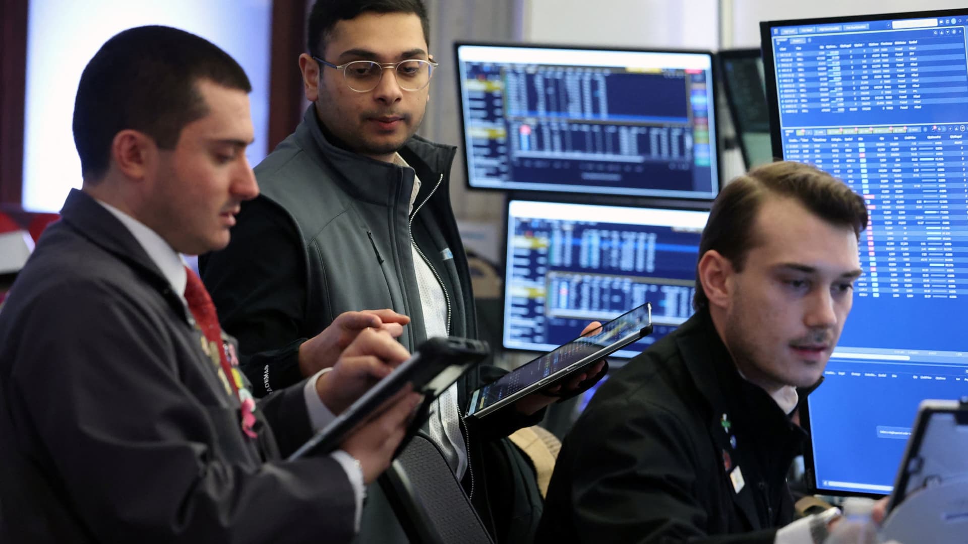 Stock futures tick higher after major indexes sell off on anxiety over AI disruption, tariffs: Live updates