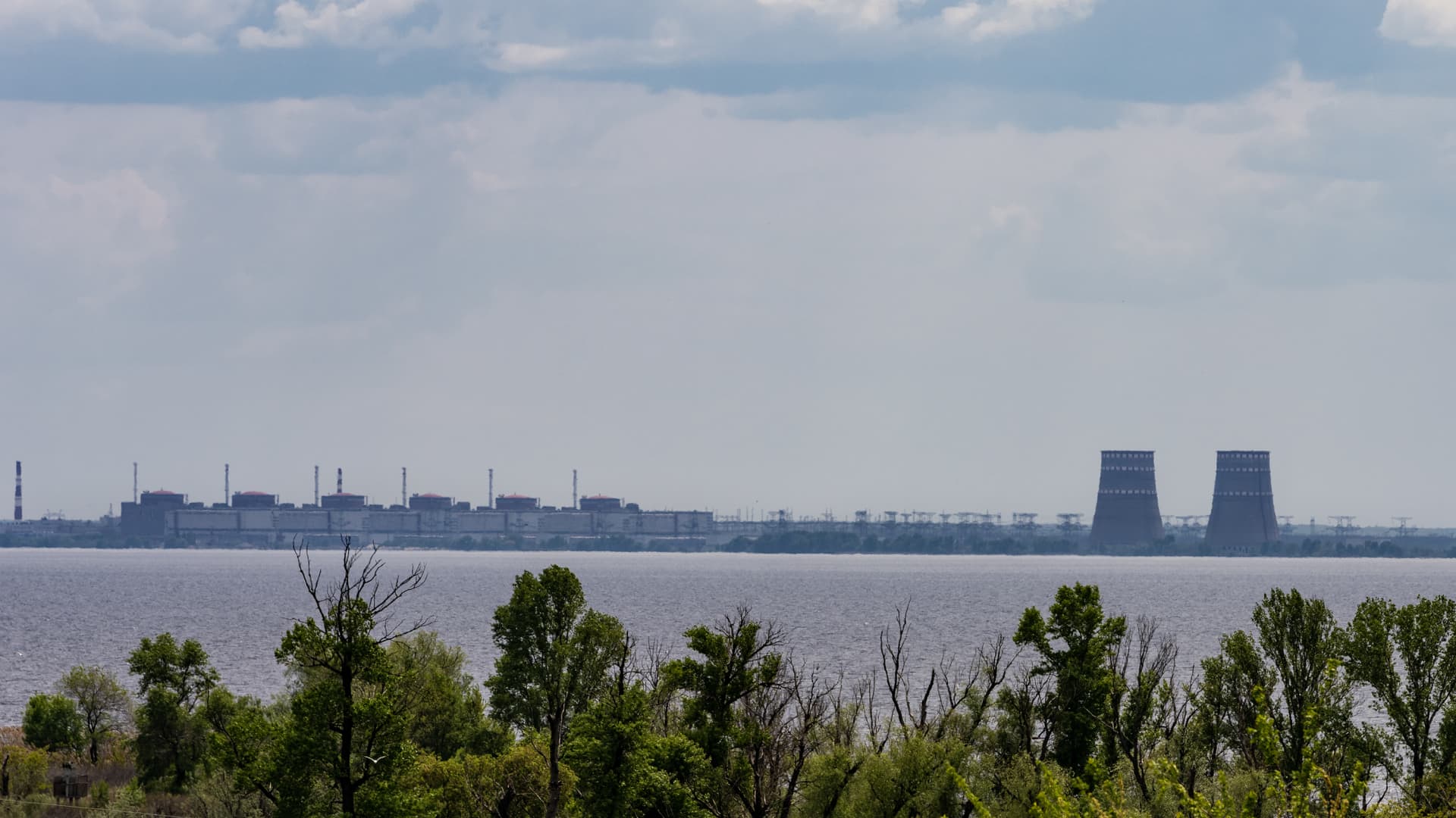 Russia and Ukraine agree local truce to allow repairs at Europe’s largest nuclear power plant