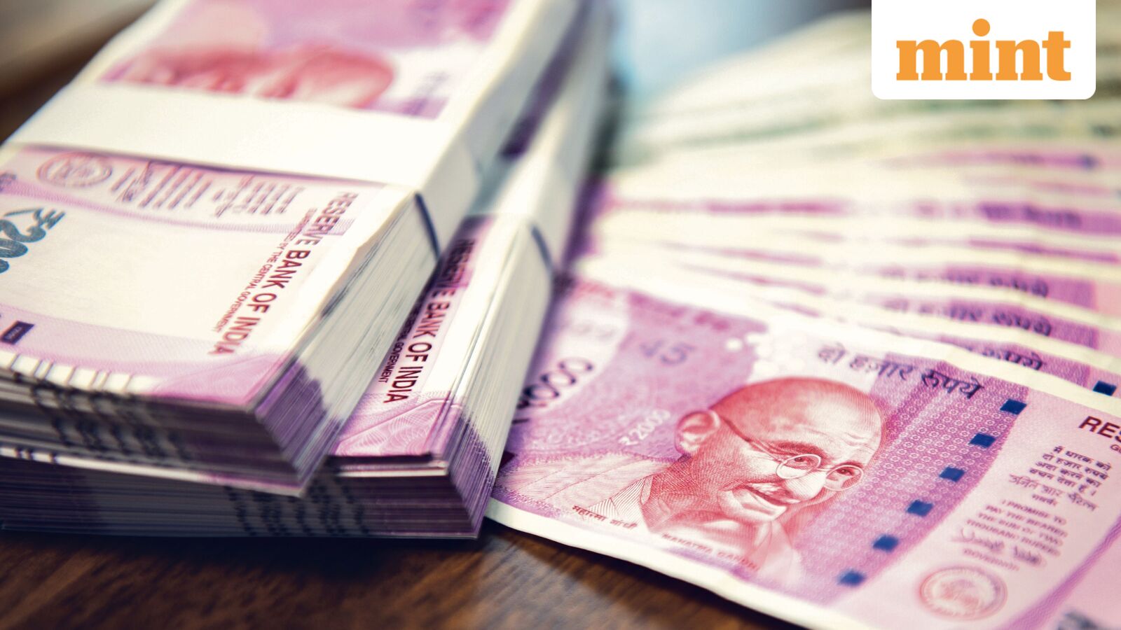 Rupee ends flat at 90.95 amid US dollar demand and NDF maturities