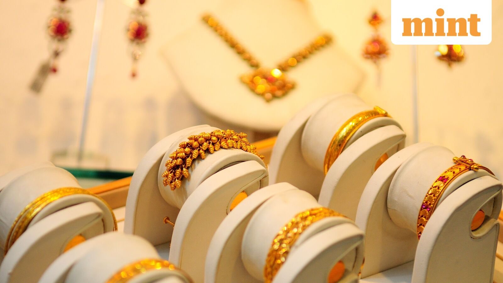Gold rate today: MCX gold price falls below  ₹1.58 lakh per 10 gm, silver price down 1%. What should investors do? | Stock Market News