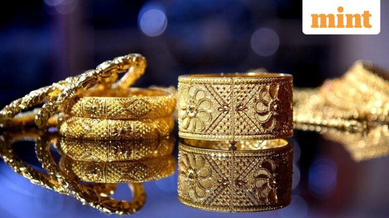 Gold, Silver Rates Today LIVE: MCX gold rate near  ₹1.60 lakh per 10 grams; silver price gets costlier by  ₹15,000