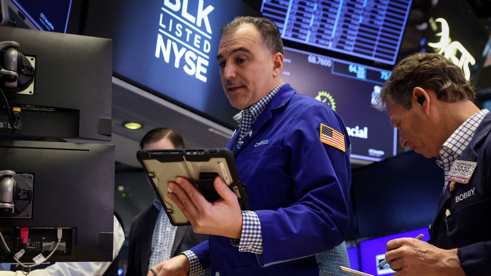 Wall Street: S&amp;P 500, Dow Jones erase losses, banks shine despite AI uncertainty