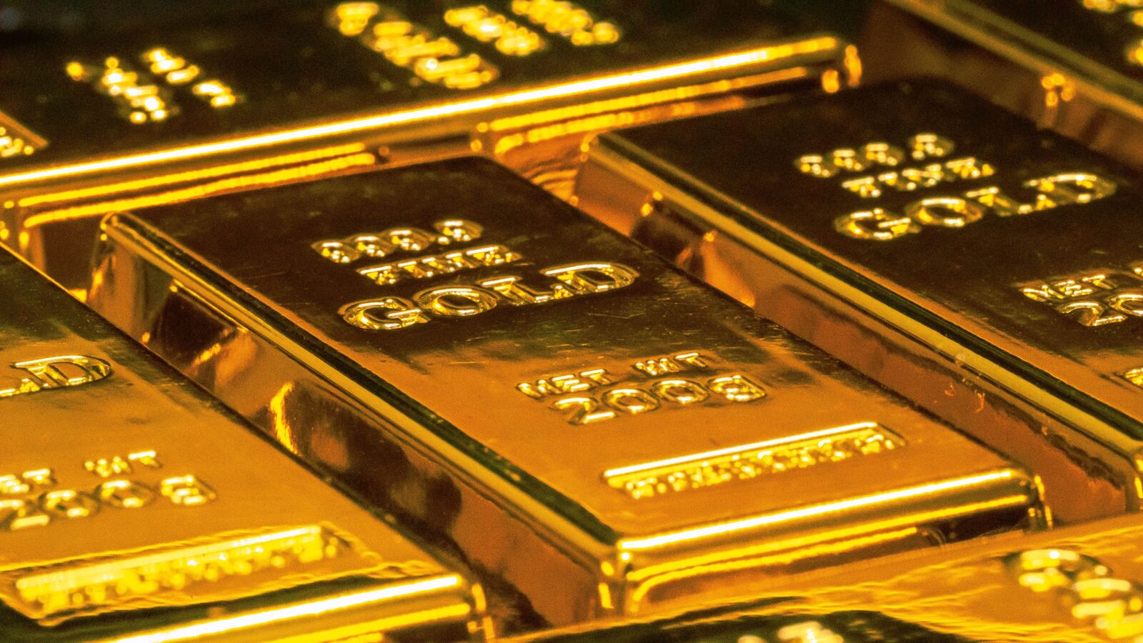 Gold rate drops on MCX amid a stronger dollar; US-Iran tensions, tariff uncertainty limit losses
