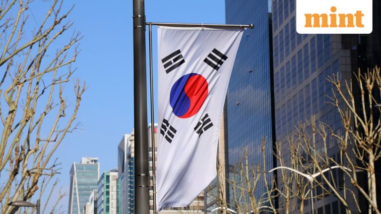 South Korea halts program selling as KOSPI slides over 5%; tech rout spreads across Asian markets