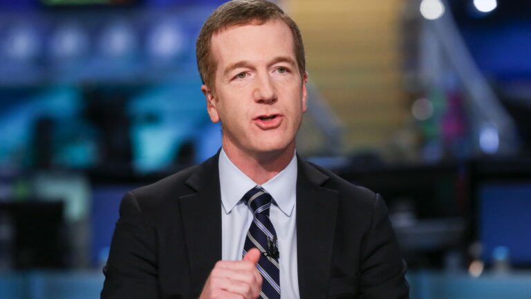 Stocks may struggle into early April before rebounding, Morgan Stanley's Mike Wilson says