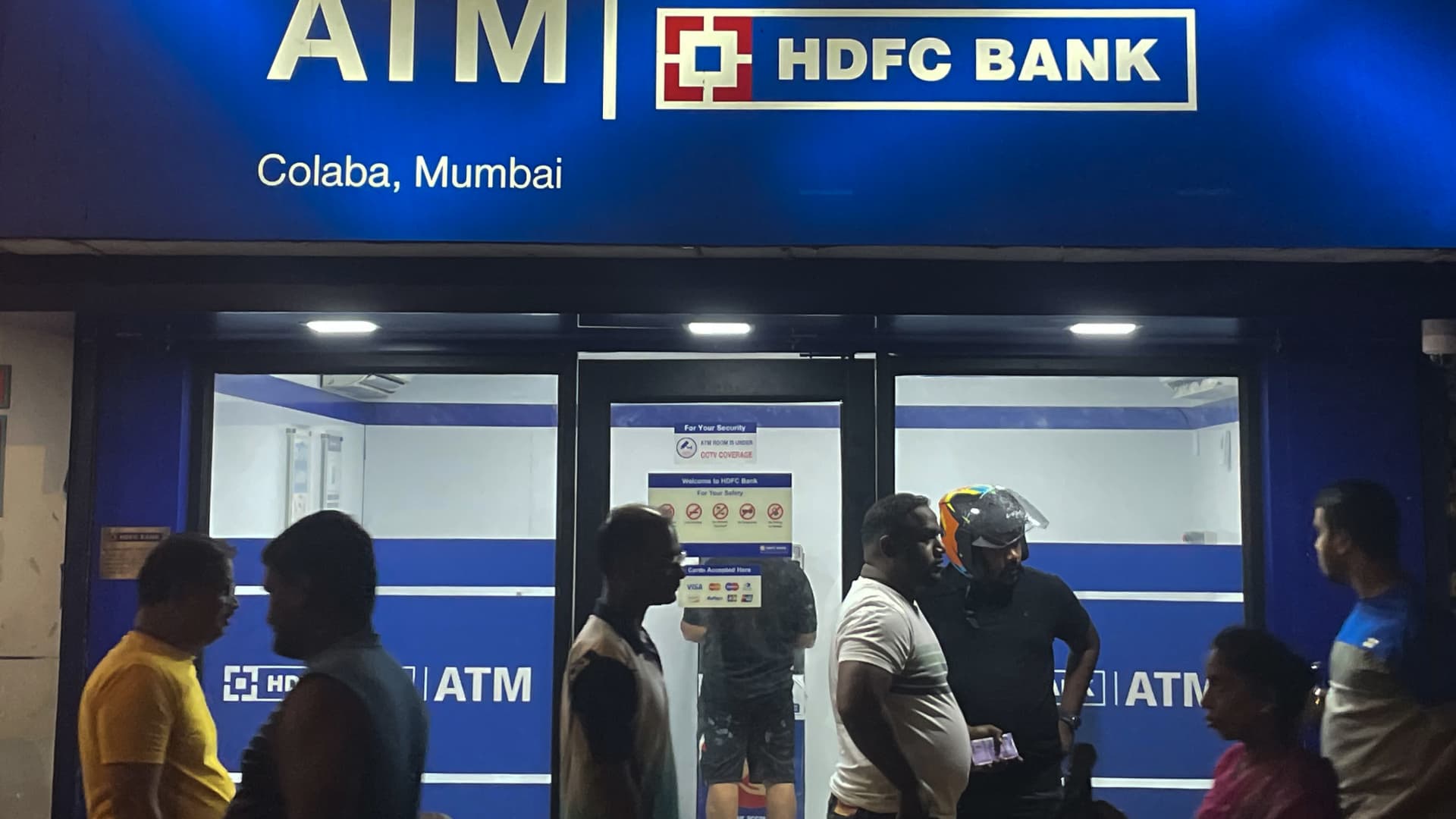 HDFC Bank shares fall 5% as part-time chair of India’s largest private bank resigns over 'ethics'