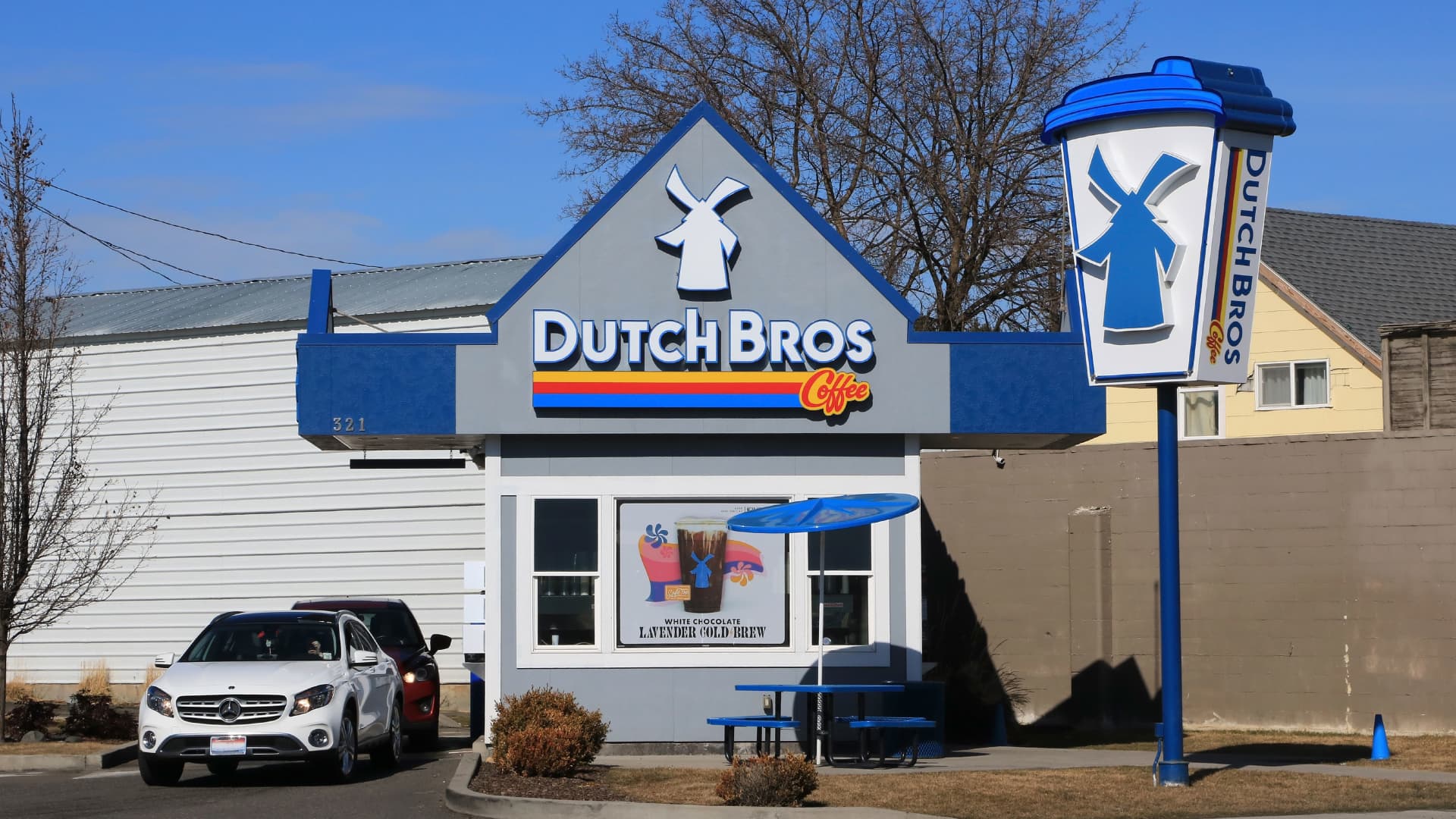 Goldman Sachs turns bullish on this coffee chain after recent pullback, calls growth rate ‘best in class’