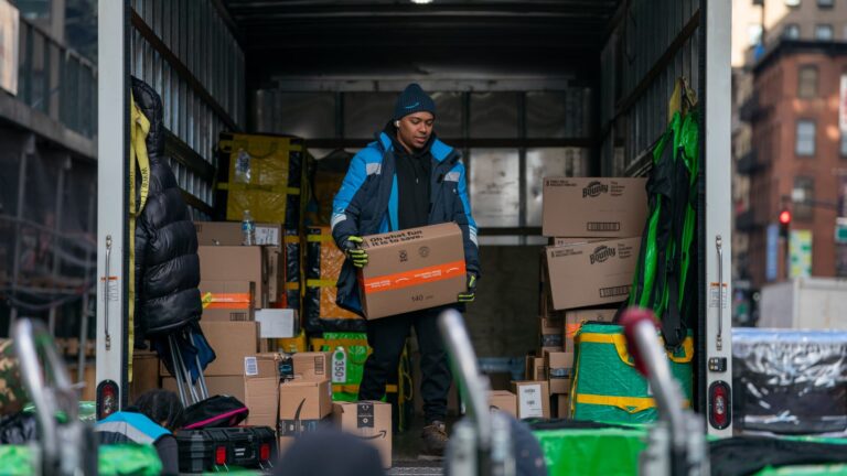Amazon says U.S. Postal Service 'walked away at the eleventh hour' in negotiations