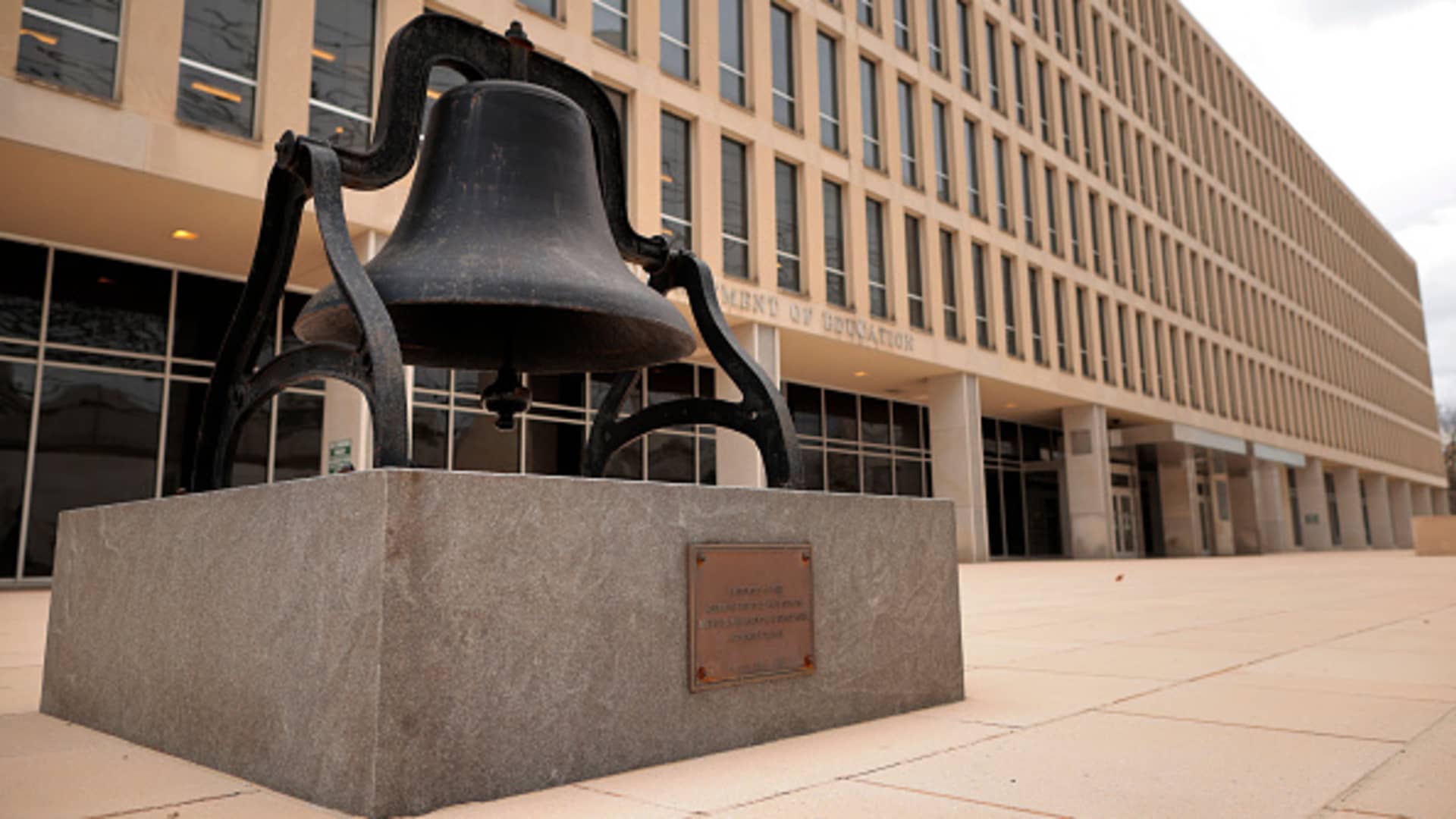 Trump administration has scaled back oversight of student loan servicers, congressional watchdog finds