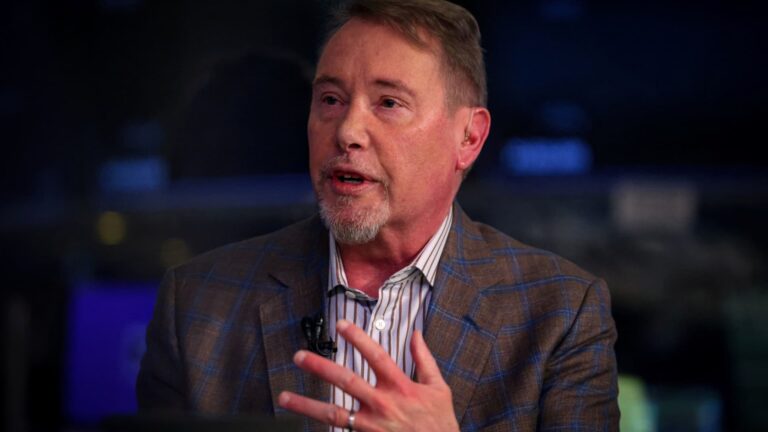 Jeffrey Gundlach says it's a ‘going nowhere’ market, warns of private credit strains