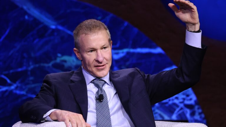 United Airlines CEO: Fuel spike will hit results, but travel demand hasn't taken 'even a tiny step back'