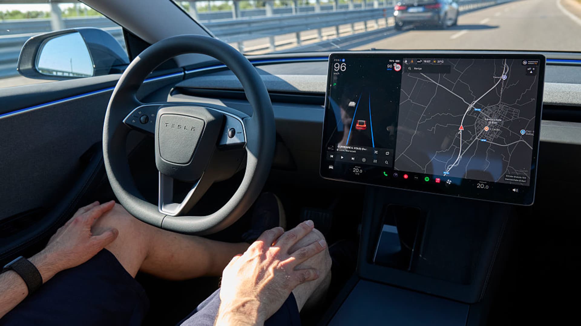 Tesla faces intensifying NHTSA probe of 'Full Self-Driving' in reduced visibility