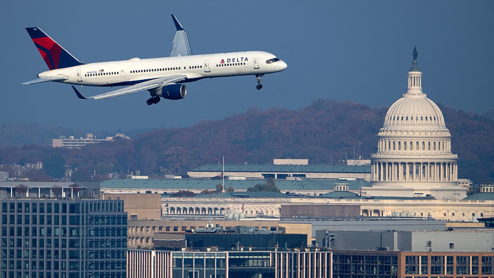 Delta suspends 'specialty services' perk for members of Congress, cites DHS shutdown