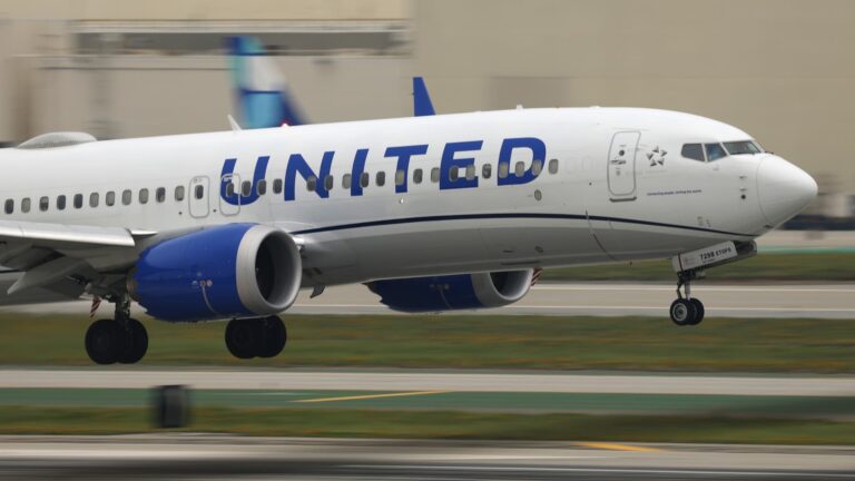 United Airlines to cut more flights as it eyes oil above $100 through 2027