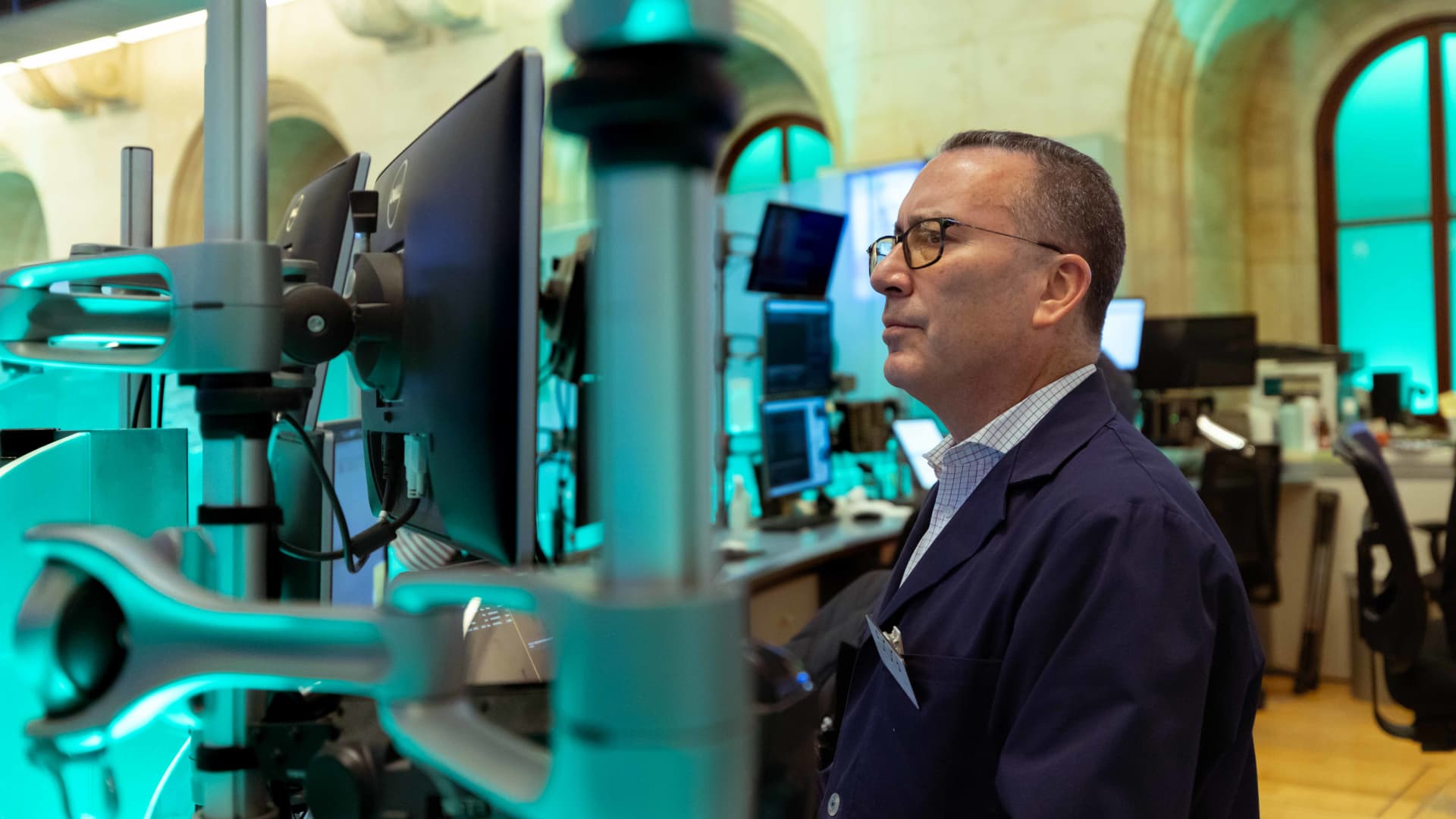 Respect price over opinion when the S&P 500 range is inside a multi-month 'trading box'