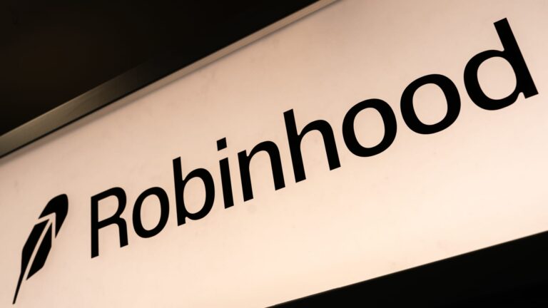 Robinhood's venture fund, which gives investors access to private companies, tanks 11% on first day