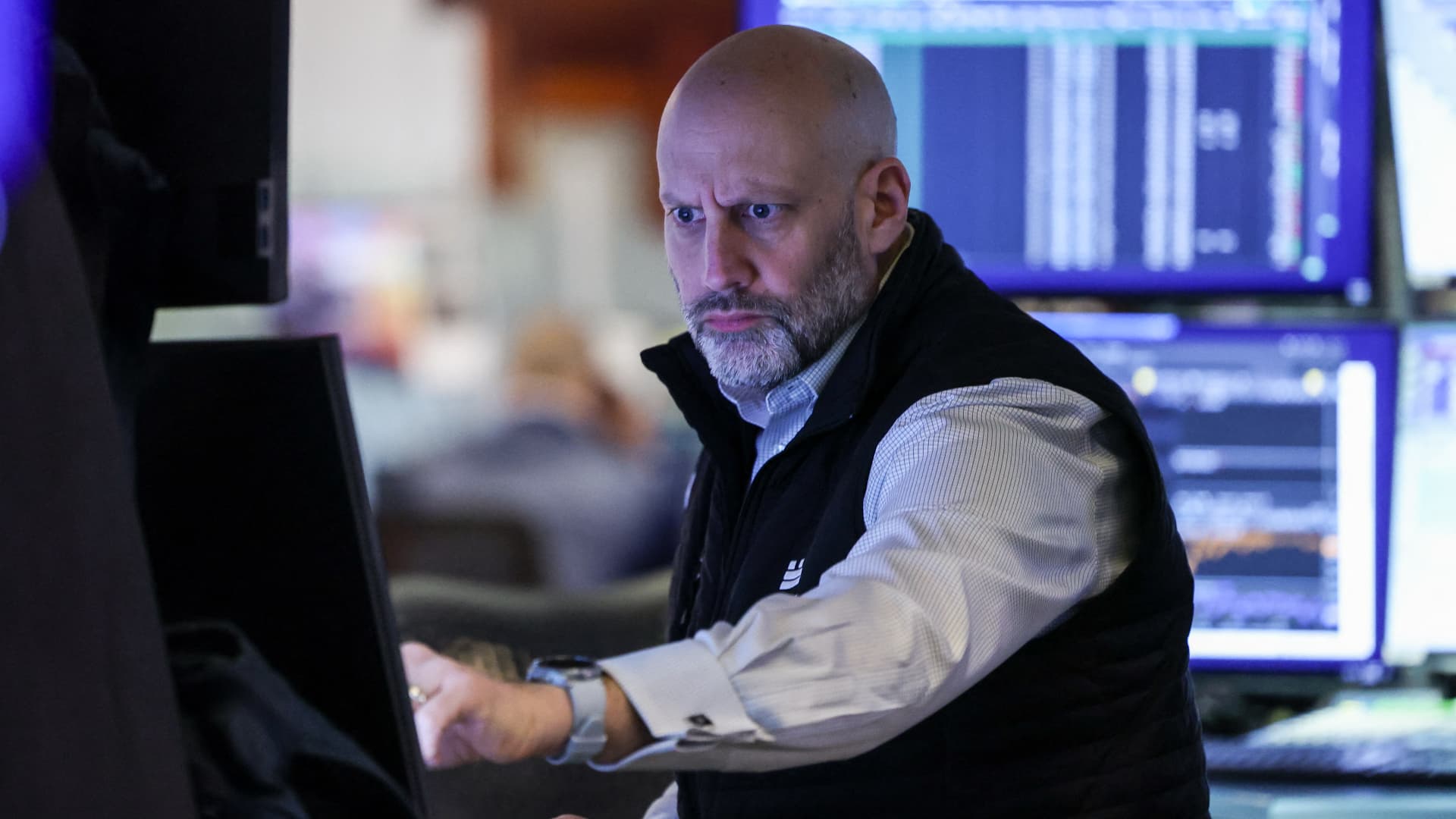 Dow futures tick higher, but index heads for worst week since October on oil surge: Live updates