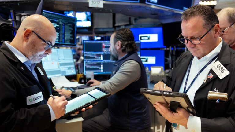 S&P 500 falls to a key technical spot. Traders watch whether it will hold