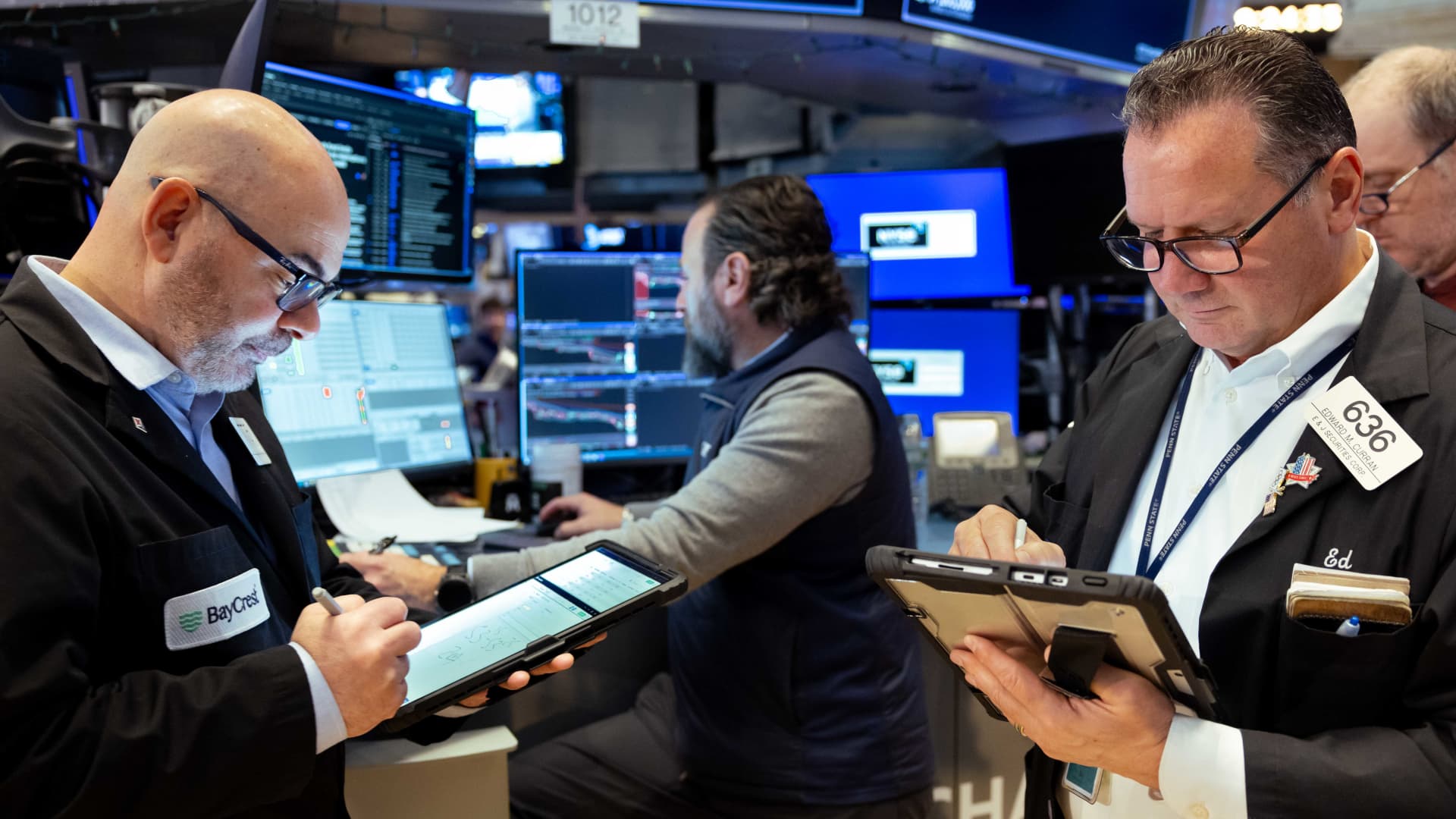 S&P 500 falls to a key technical spot. Traders watch whether it will hold