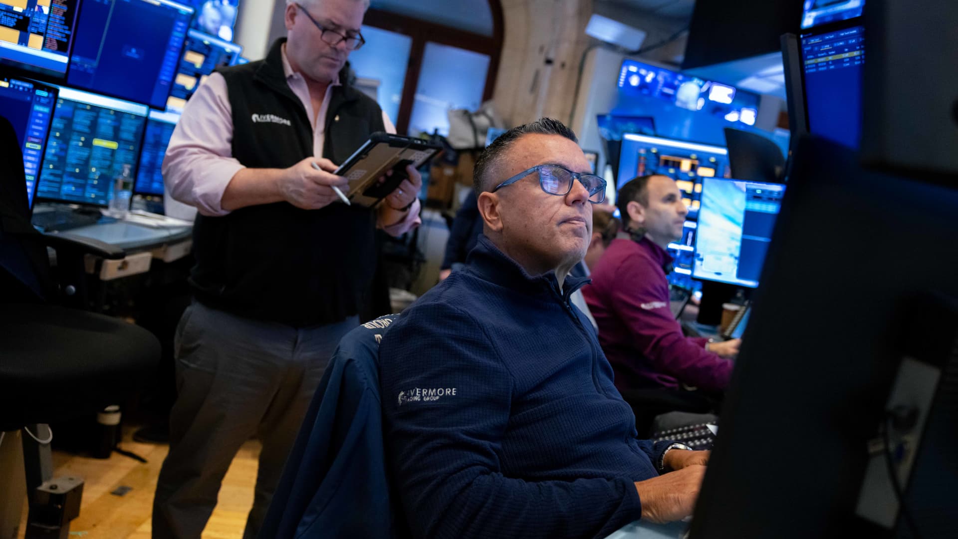 These AI stocks have seen the biggest jump in popularity among the pros