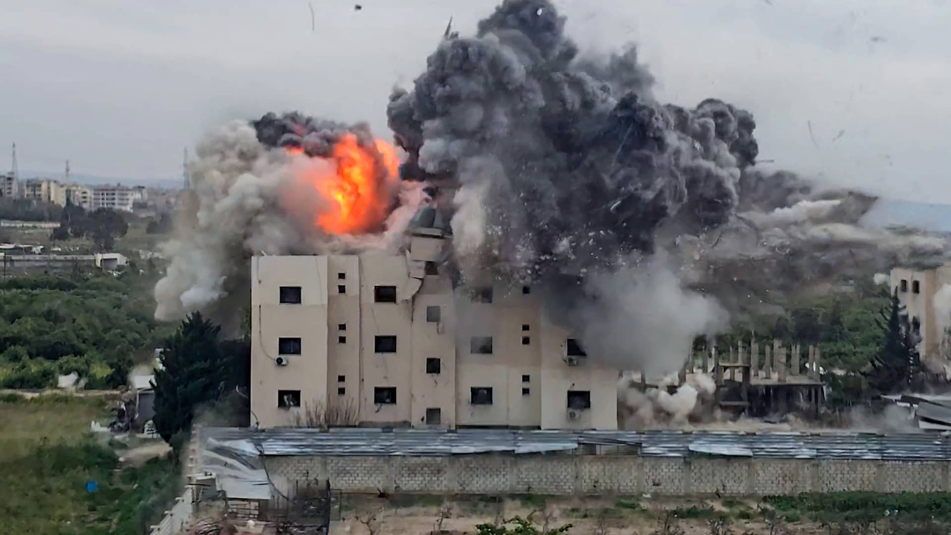 Using options to play a long-term shift into nuclear energy resulting from Mideast war