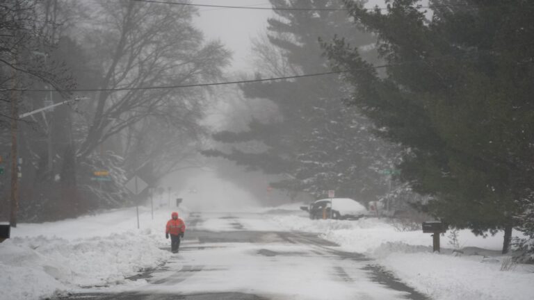 Snow and wind batter parts of the U.S., with threat of thunderstorms and tornadoes