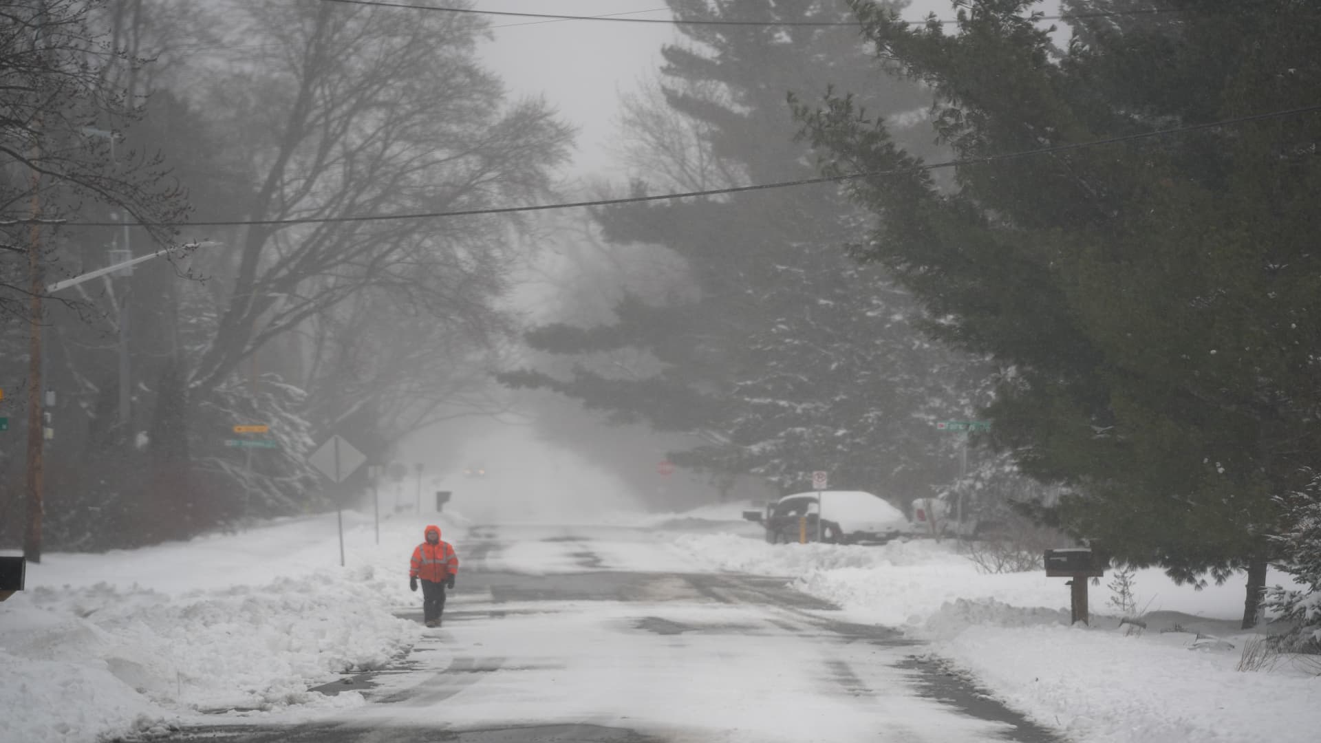 Snow and wind batter parts of the U.S., with threat of thunderstorms and tornadoes