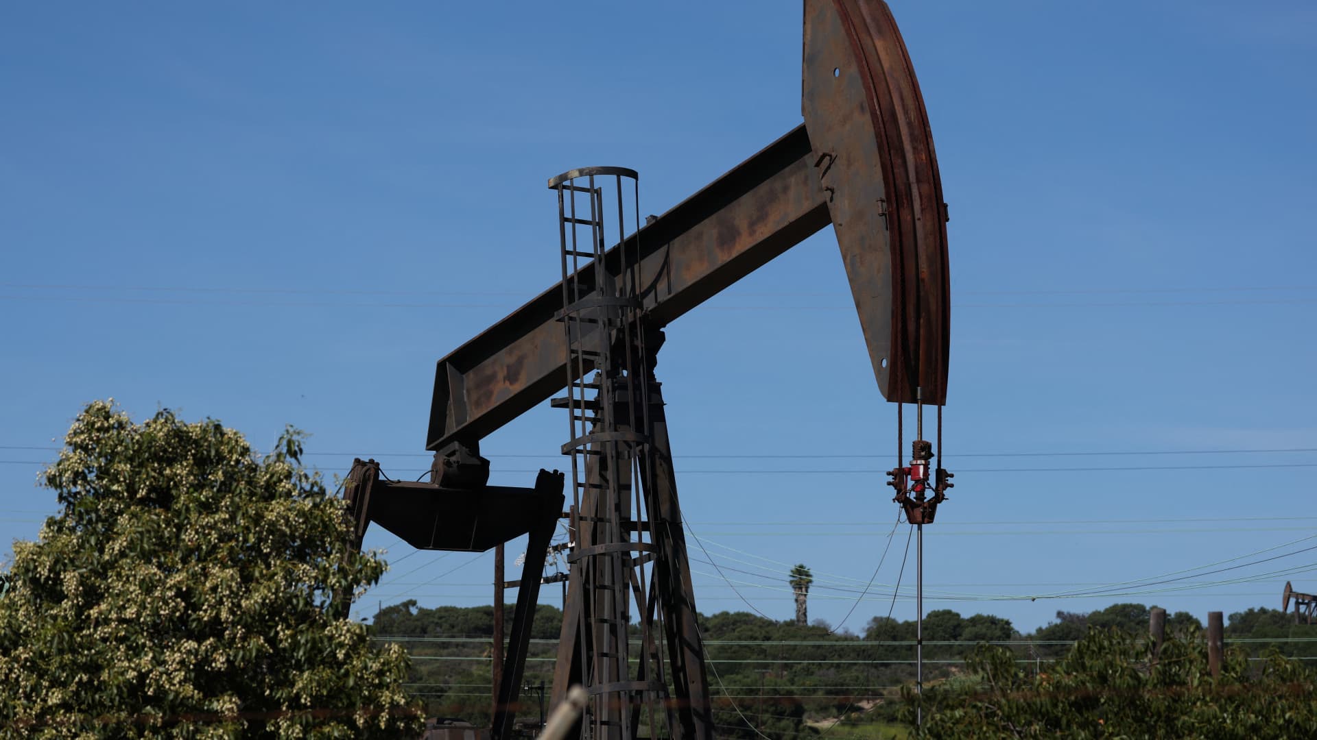 Oil jumps 4% as Iranian retaliatory strikes on Qatar’s key energy facility stoke supply worries