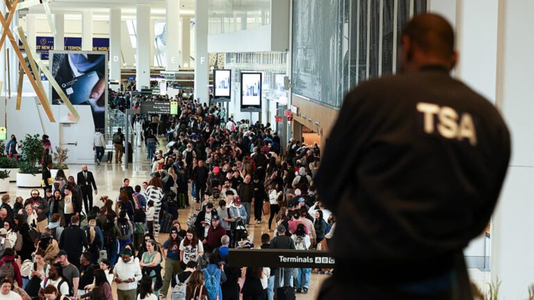 Trump signs order to pay TSA employees after Congress fails to agree on DHS funding