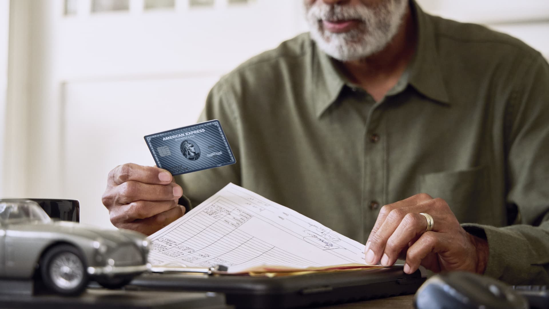 New Amex Graphite business card offers flat-rate rewards, but there are better options for your business