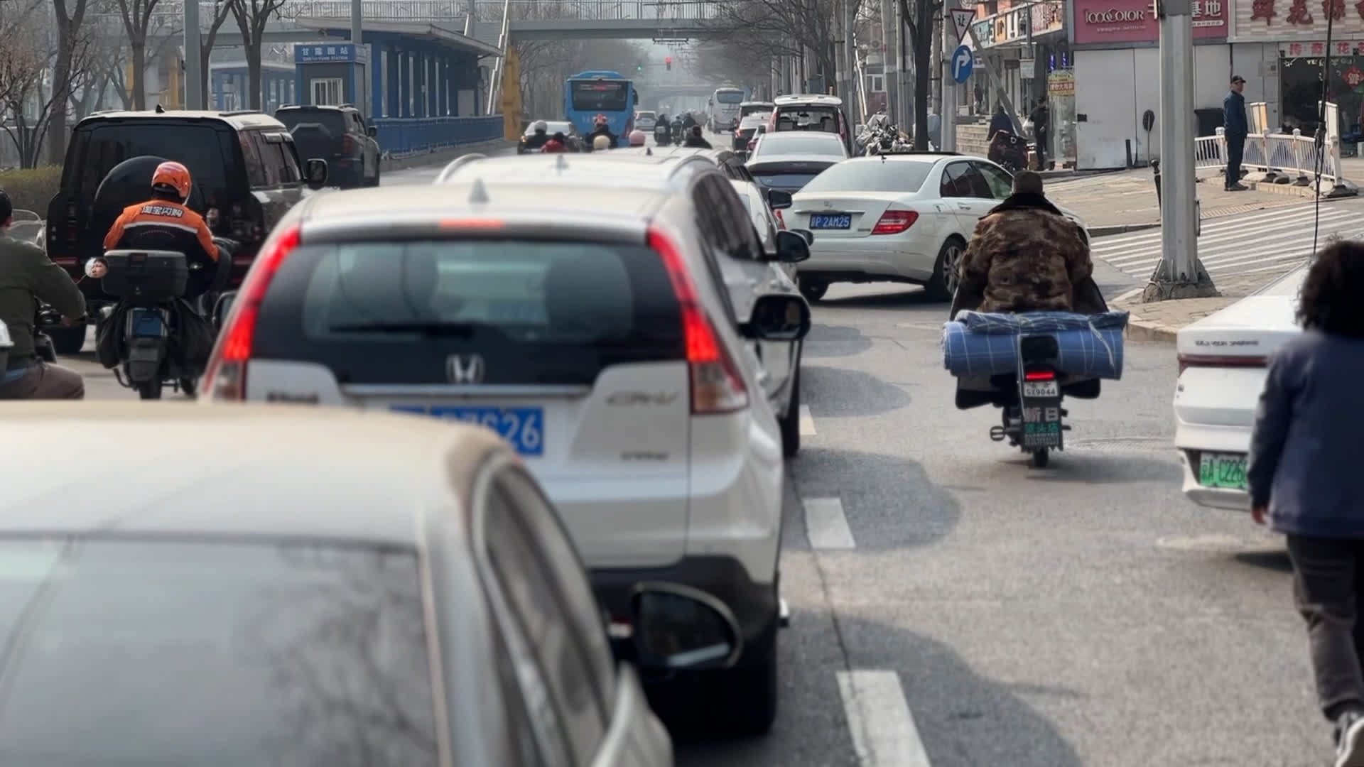 China warns of gas price hike, sending drivers to refuel ahead of the increase
