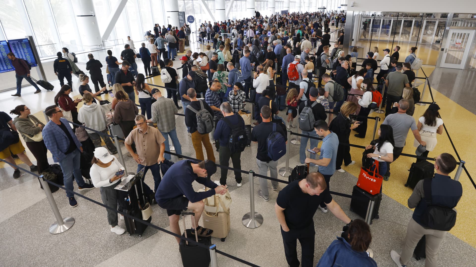 Senate, White House start to coalesce around ending DHS shutdown amid TSA delays