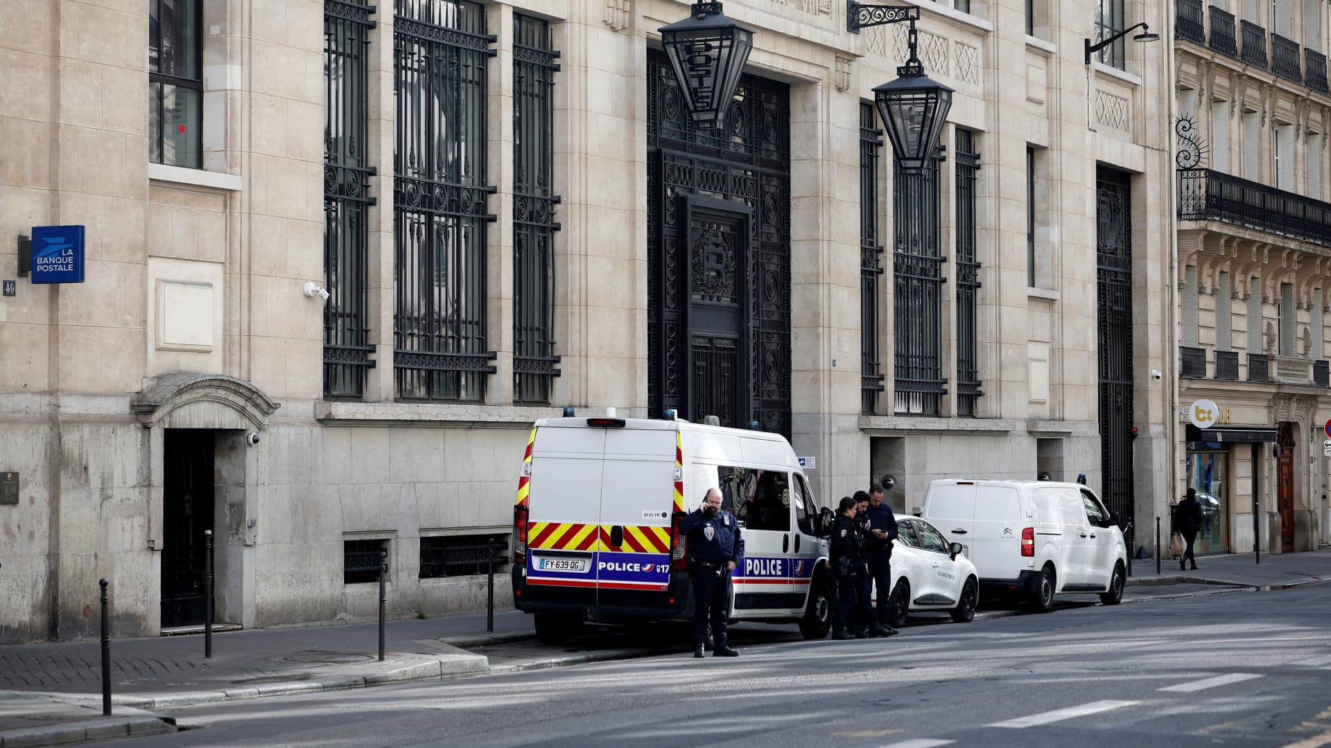 French police arrest man over attempted attack outside Bank of America in Paris, Le Parisien reports