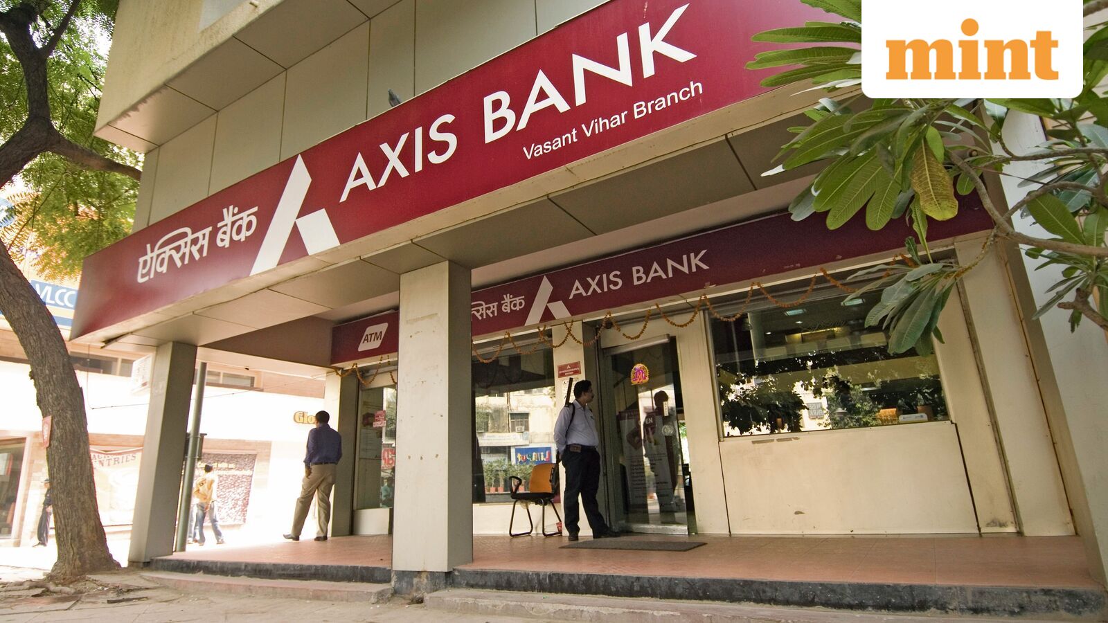 Axis Bank share price tumbles over 4% to 7-week low, market cap slips below  ₹4 lakh crore