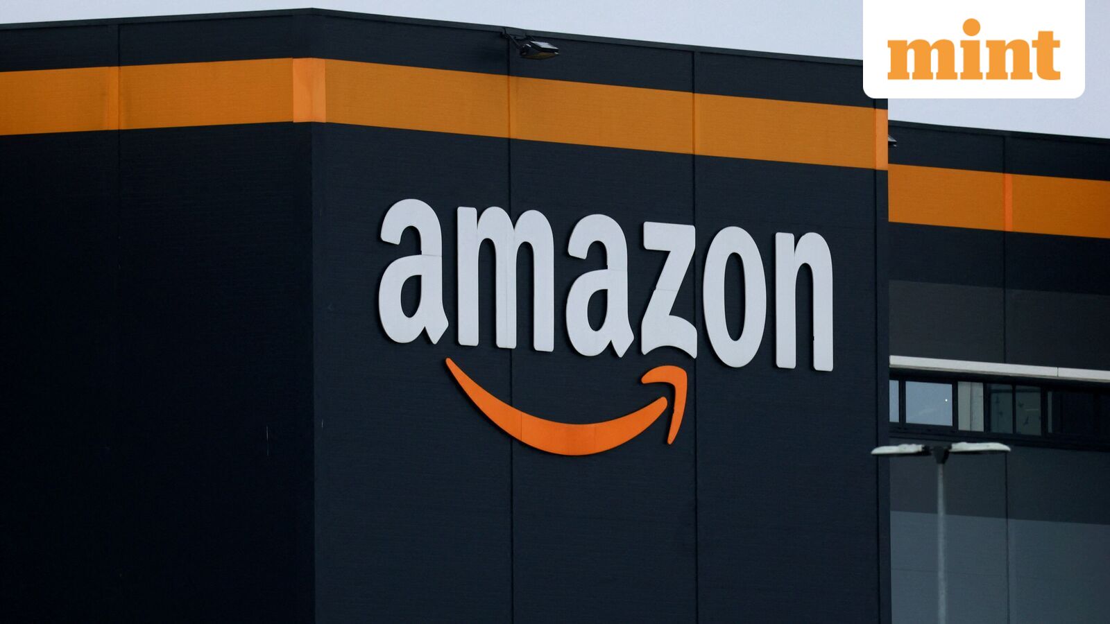 Amazon shares extend gains for second straight session, jump 4.2% to one-month high