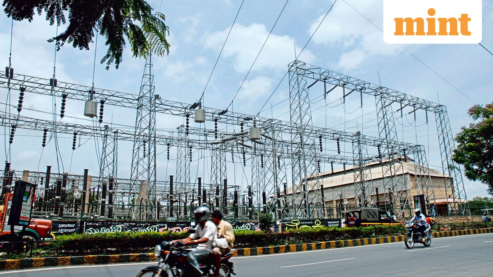 Global risk sparks $497 million flight to India power stocks by FIIs in February