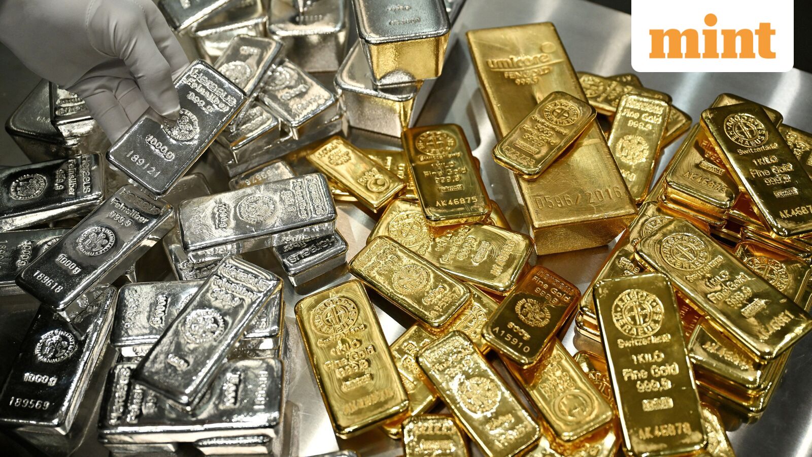 Gold, silver rate today: Check live price of 24 kt, 22 kt, 18 kt gold and 10 gm, 100 gm, 1 kg silver on 22 March