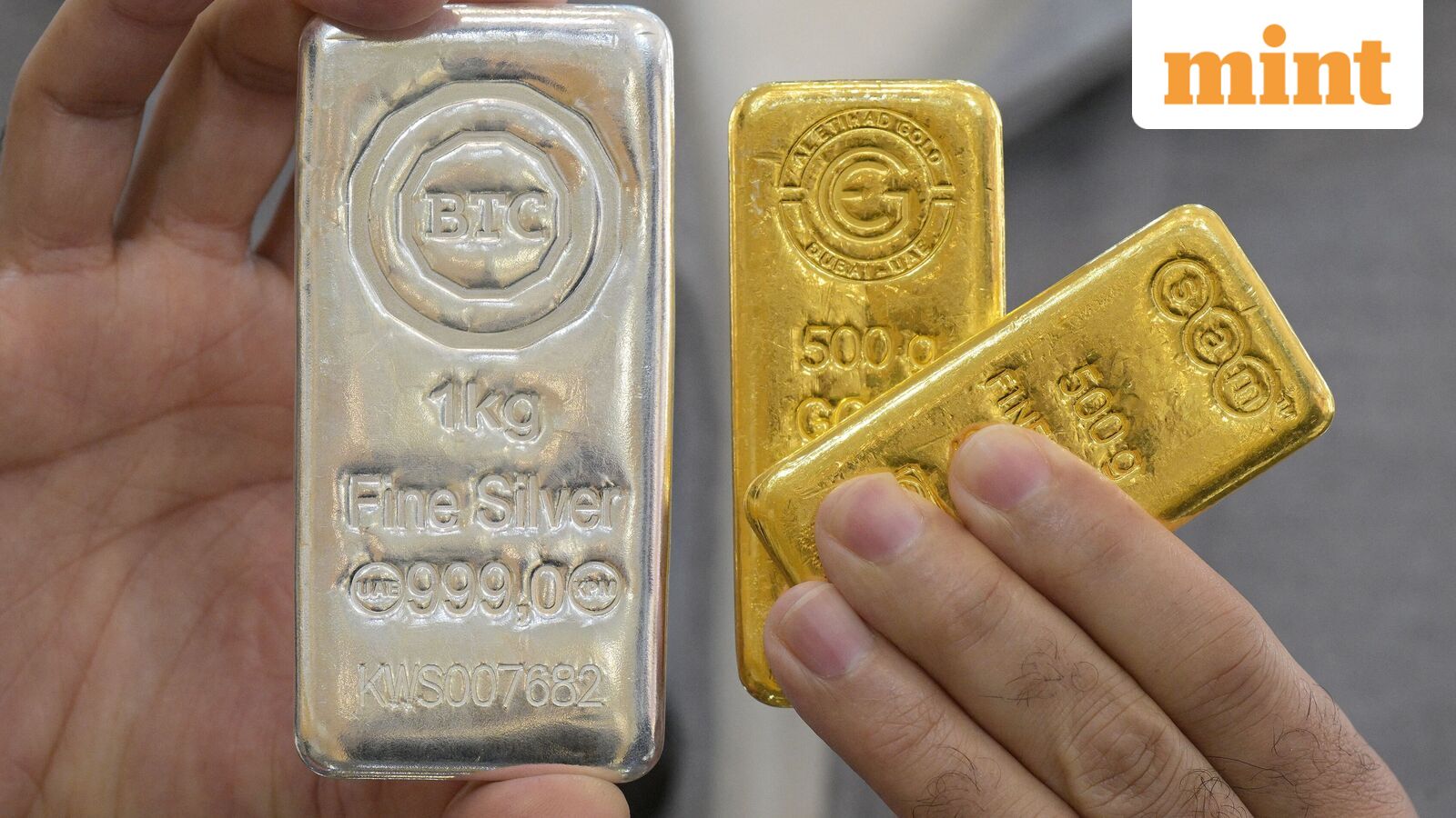 Gold, silver rates today: Gold prices remain above $4,400, silver prices at $68/oz. How to trade? | Stock Market News