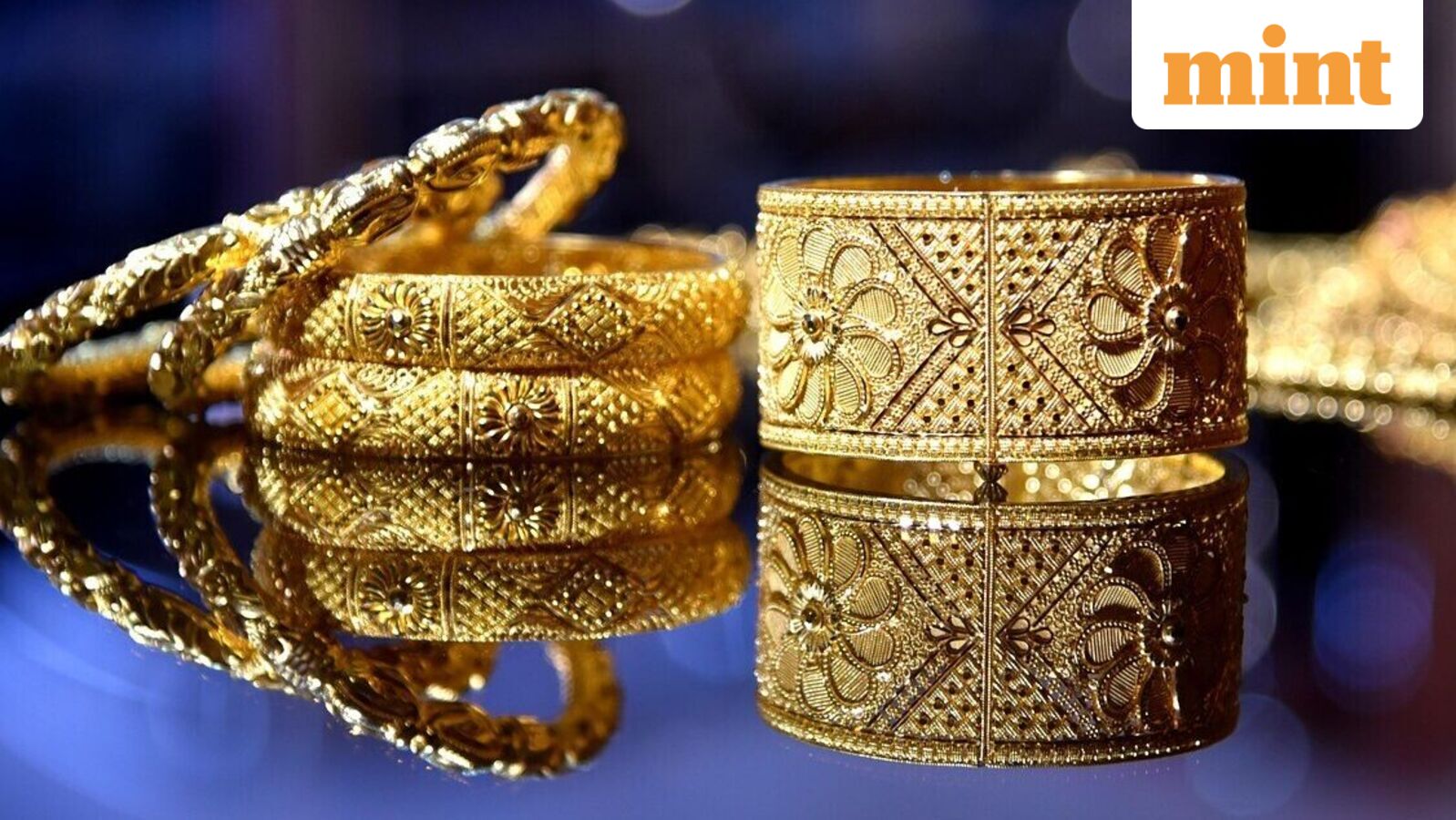 Gold rate today in India jumps over  ₹17,000 from the weekly low. Is this a right time to buy gold?