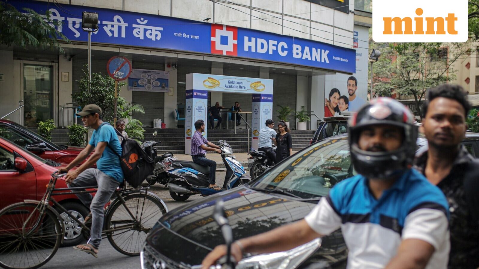 HDFC Bank share price crash Highlights: HDFC Bank ends 5% lower amid chairman resignation fiasco, down 10% in March