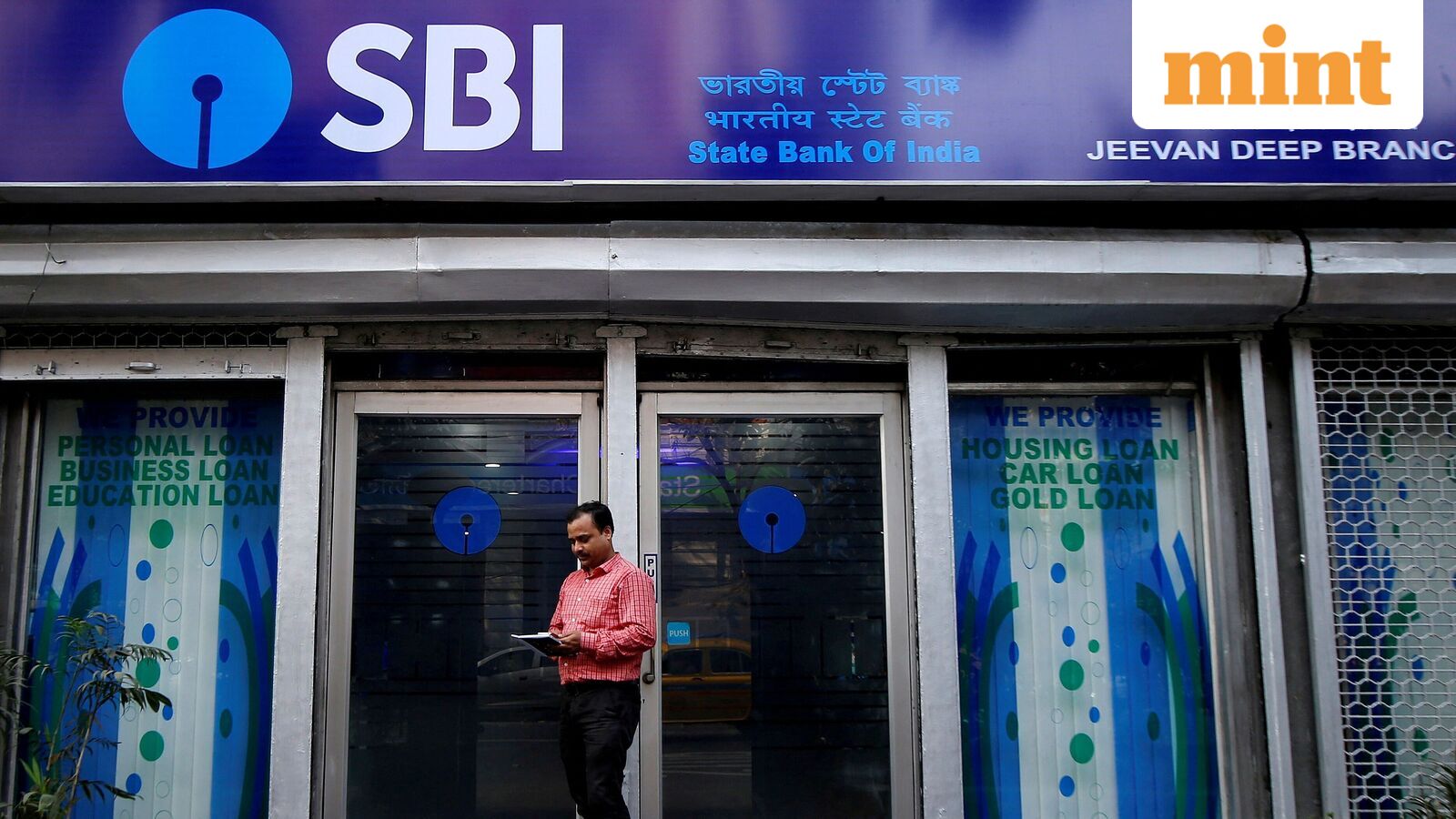SBI share price hits four-week low as selling intensifies; m-cap slips below  ₹10 lakh crore