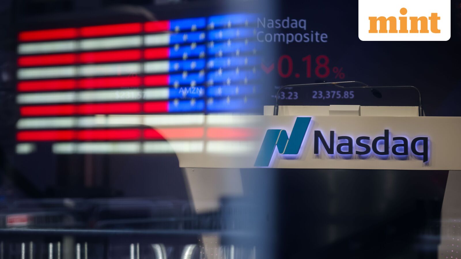 US stock market extends sell-off into second day; Nasdaq, Dow enter correction territory