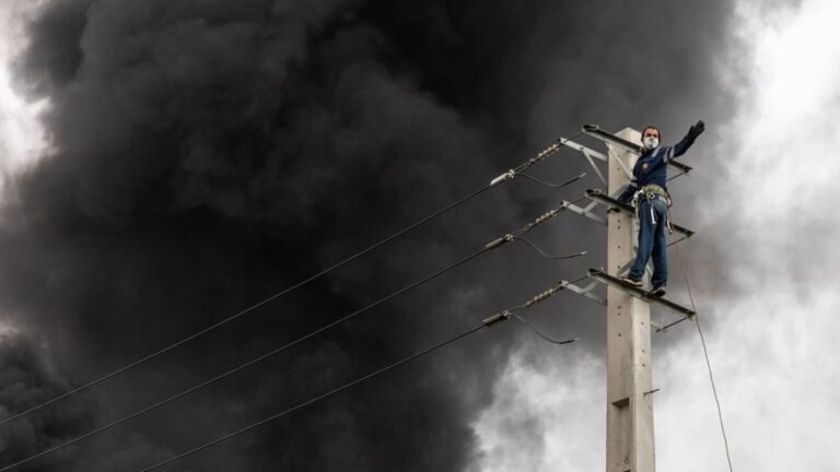 The handymen and drivers keeping Tehran running