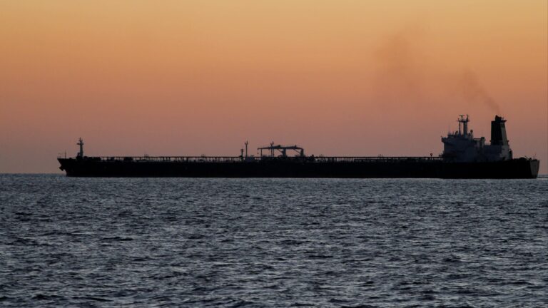 Industry casts doubt on Trump plan to insure Gulf oil tankers as Iran war halts transit