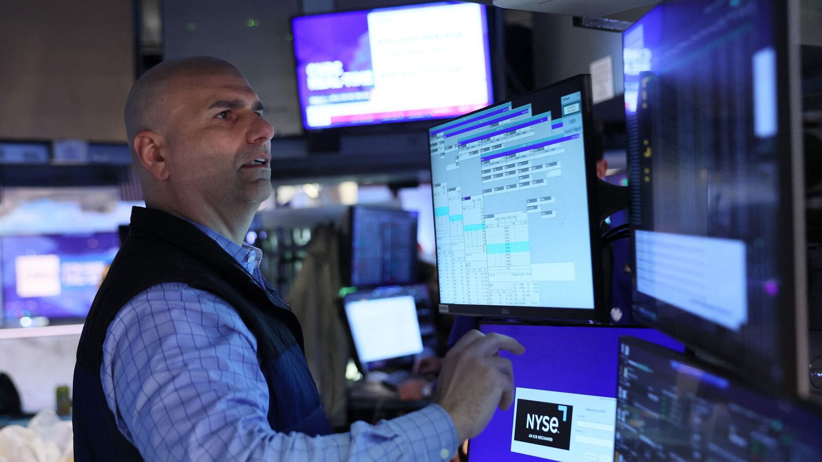 Wall Street mixed after flat inflation data amid rising oil prices, Oracle surges 12.8%