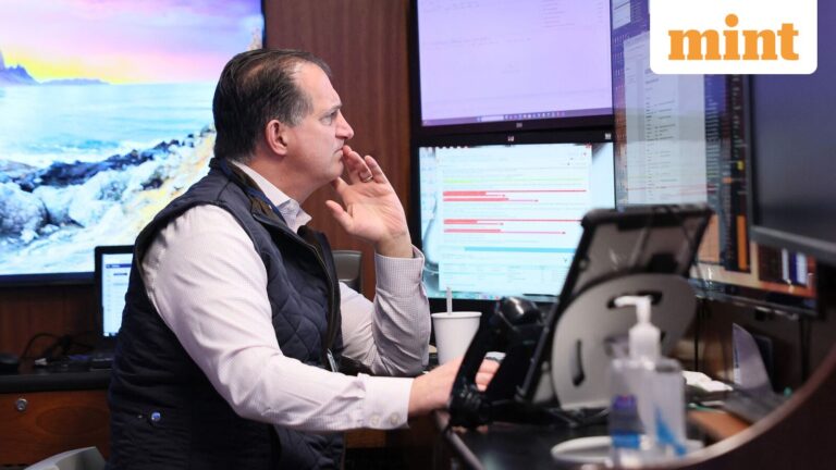 Wall Street: Dow Jones, S&amp;P 500, Nasdaq sink as oil jumps to $100 barrel; bank stocks crash